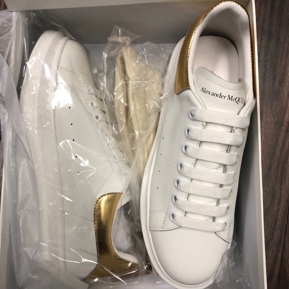 Alexander McQueen - Picture 2 of 2